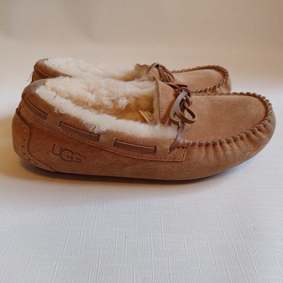 UGG SN 5612 Moccasins Women's Size 4 Leather Shearling - Picture 6 of 7